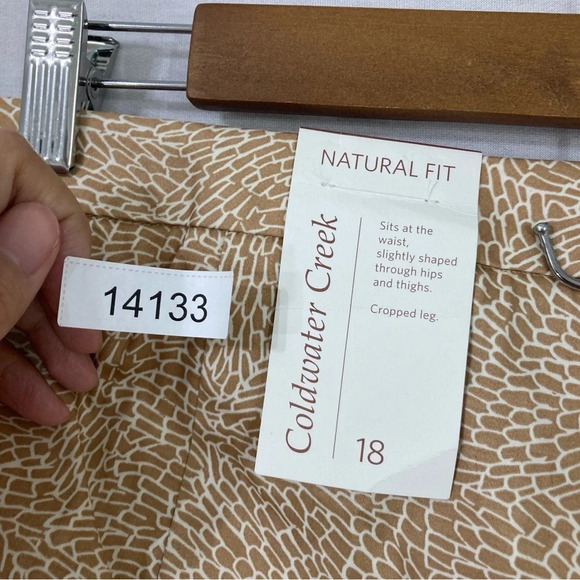 New Coldwater Creek Tan Abstract Print Natural Fit Crop Pants size 18 - Picture 10 of 10